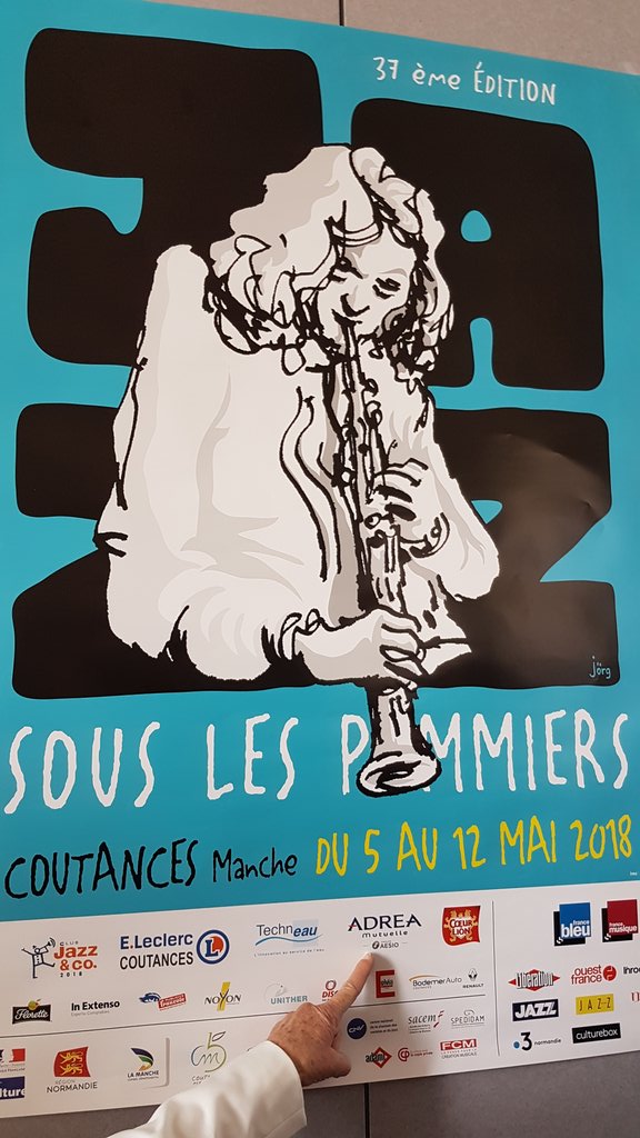 MicTRUSSARDI's tweet photo. Inauguration du festival #jazzsouslespommiers avec ADREA Mutuelle comme partenaire historique.
#ChaqueJourÊtreBien en musique 🎙🎶 https://t.co/2lGJEDROOU
