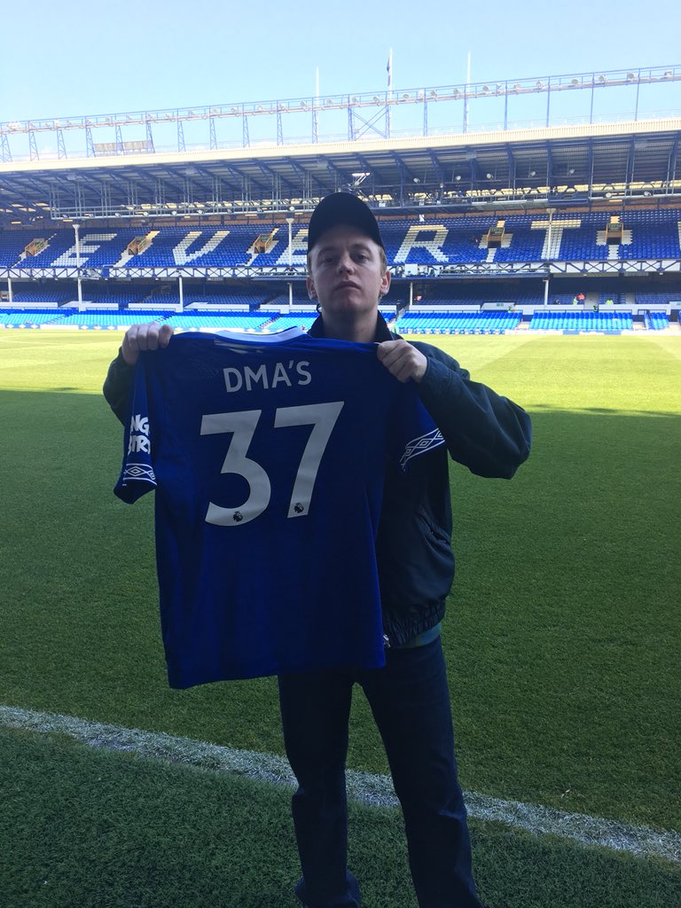 dmasmusic's tweet photo. Cheers @Everton for having us 💙 https://t.co/BTI7ePQEUT