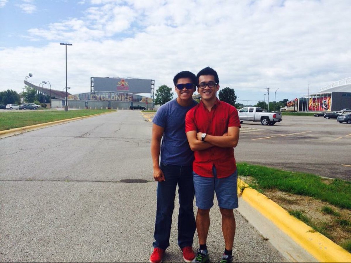 aRJaytan's tweet photo. Taken 4 years ago when you were about to start college. Time flew so fast! So proud of you! Happy graduation!  👨‍🎓 @AaronTan23  #cyclONEgrad https://t.co/3L6GjwEgen