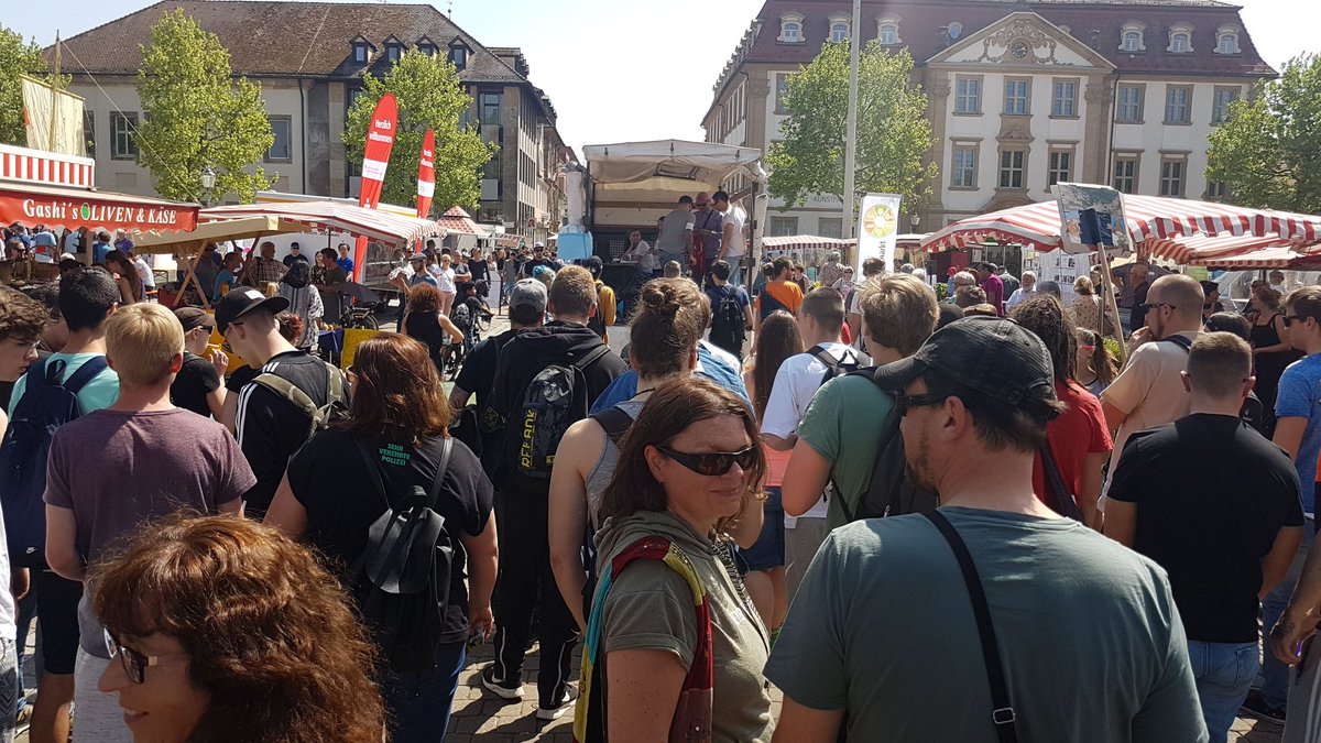 HanfBltenFreund's tweet photo. #GMM2018 Erlangen sehr nices Wetter coole Menschen und der Duft der Legalisierung in der Luft https://t.co/mUr40xmpks