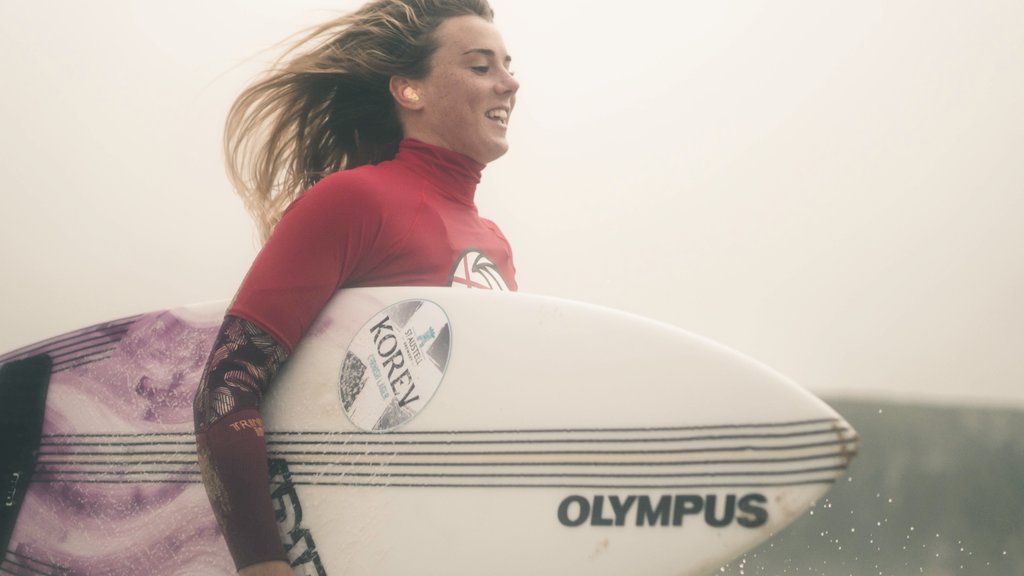 SurfingEngland's tweet photo. Ladies smashing it 🏄‍♀️ #EnglishSurfChamps @candmclub @korevlager @surfdome @jeep_uk @thewave @stanceeurope @hippeas_snacks @pukkaherbs @goprouk @redbulluk @jollybrownvintage @quiksilver @roxy @surfingtechniques @gul_watersports @dryrobe @pacsafeofficial @oneill @watergatebay https://t.co/lvFF48MJE5