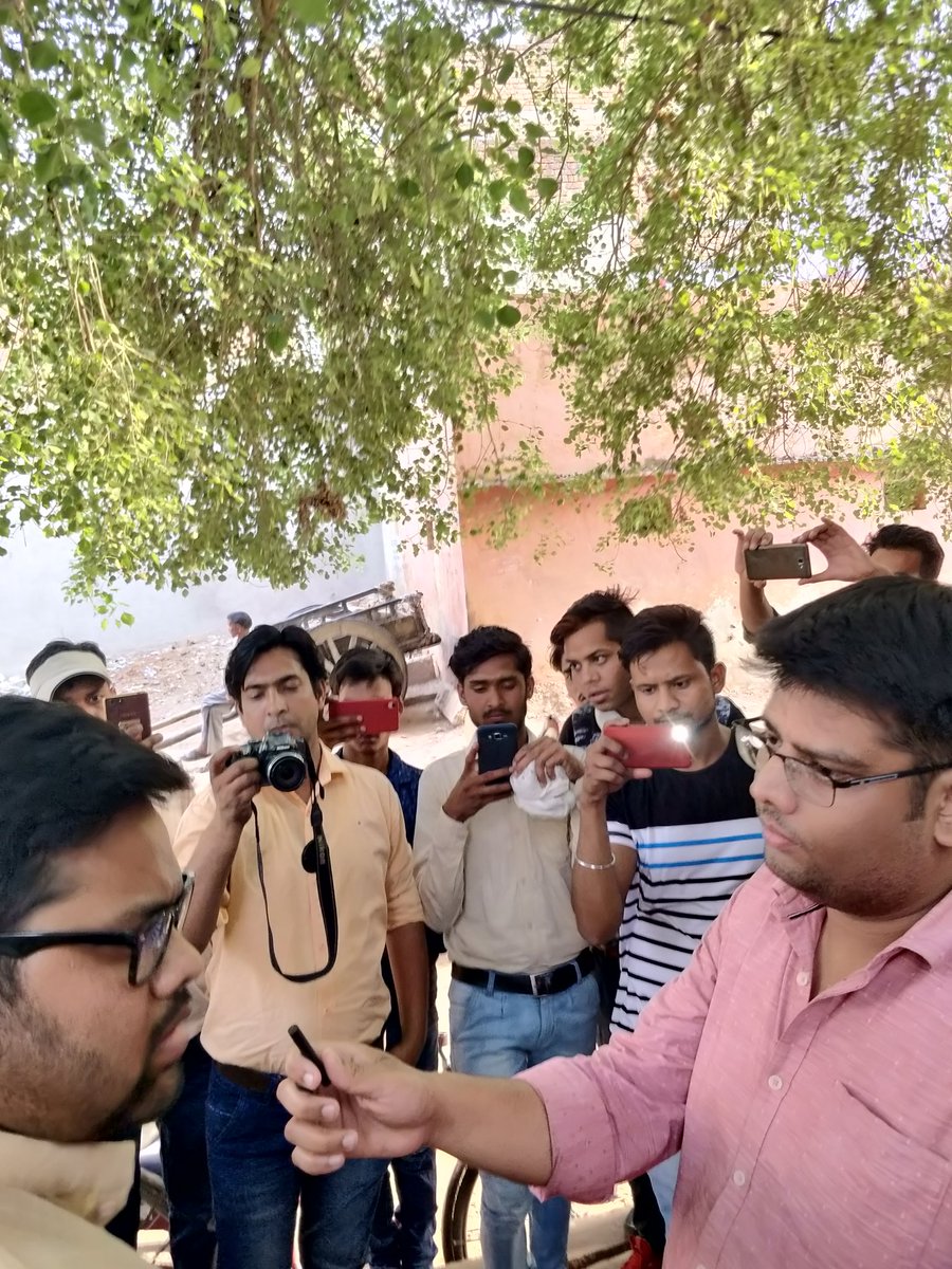 jarariya91's tweet photo. आज ग्वालियर में 2अप्रैल को शहीद हुए दीपक जाटव और राकेश तमोटिया को श्रद्धांजलि दी और उनके परिवार से संवेदना प्रकट की
यहा के ज्यादातर युवा जैलो में बंद है परिवारों को अभी कोई आर्थिक सहायता नही मिली है।
सभी परिवारो की सारी जानकारी ले कर जल्द जी सहायता केलिये एकाउंट नम्बर जारि करेंगे https://t.co/MG4Zrr3SDO