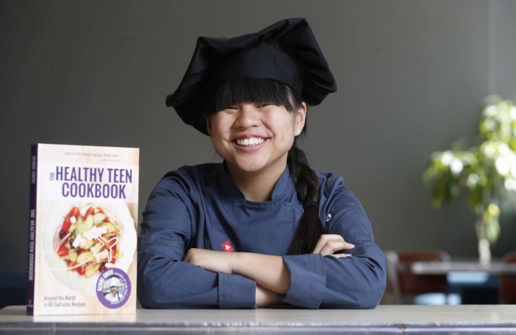 CookTimeRemmi's tweet image. If you’re wondering about #TheHealthyTeenCookbook (an Amazon #1 New Release) or meal kit service #ChefClubBox, thank the @tulsaworld for all the info you need in today’s paper! Read it here: tulsaworld.com/scene/food/tul… (PS: thanks, @tulsaworld ) #RemmiCooks
