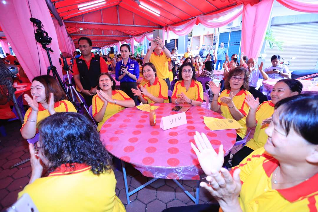 DrZahidHamidi's tweet photo. Menyempurnakan Majlis Pembukaan Bangunan Pusat Persatuan Keturunan Kee Malaysia di Hutan Melintang, Bagan Datuk.
#BaganDatukORI #HebatkanNegaraku https://t.co/OXqOD1IrOW