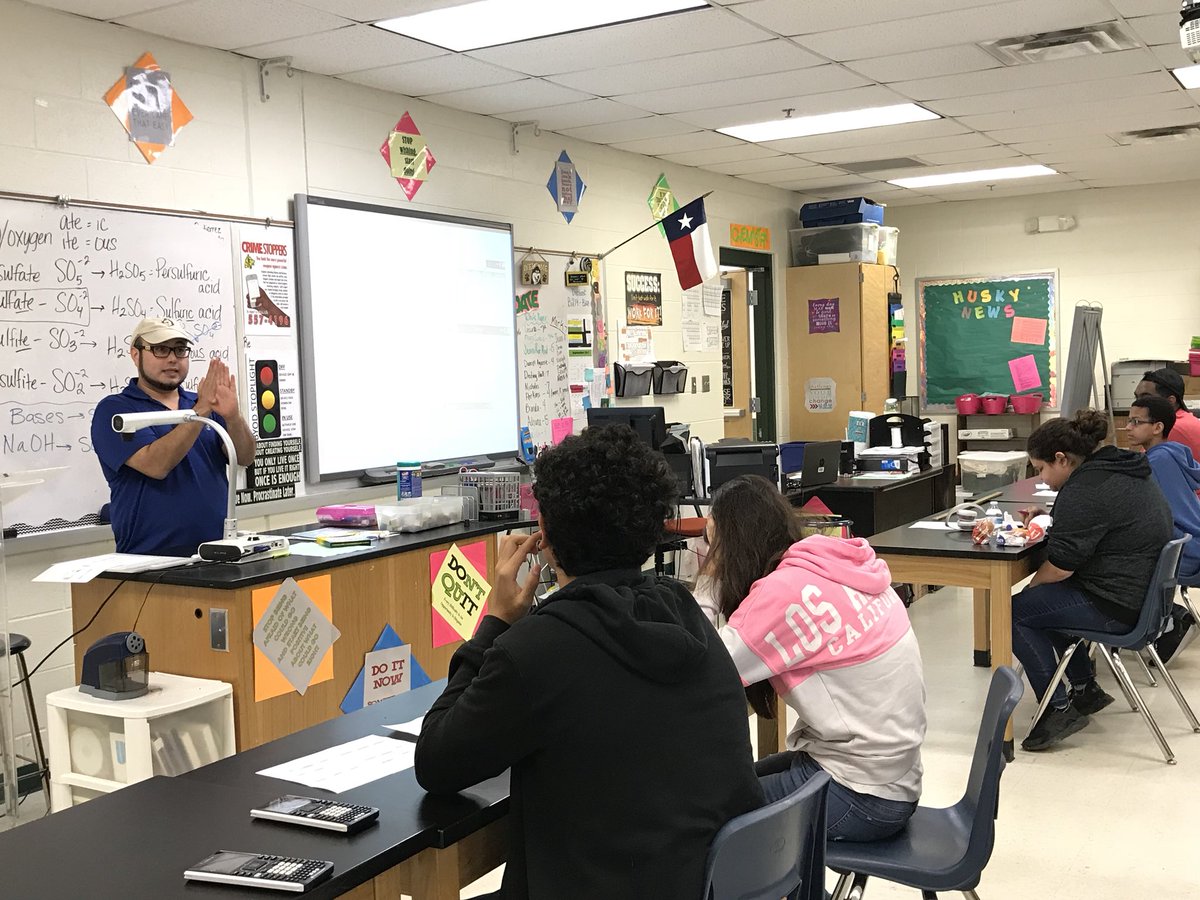 DeLeon_HSMath's tweet photo. @NISDHolmes EOC Algebra review! @NISDSecMath students having fun! https://t.co/39X8vvlLfd