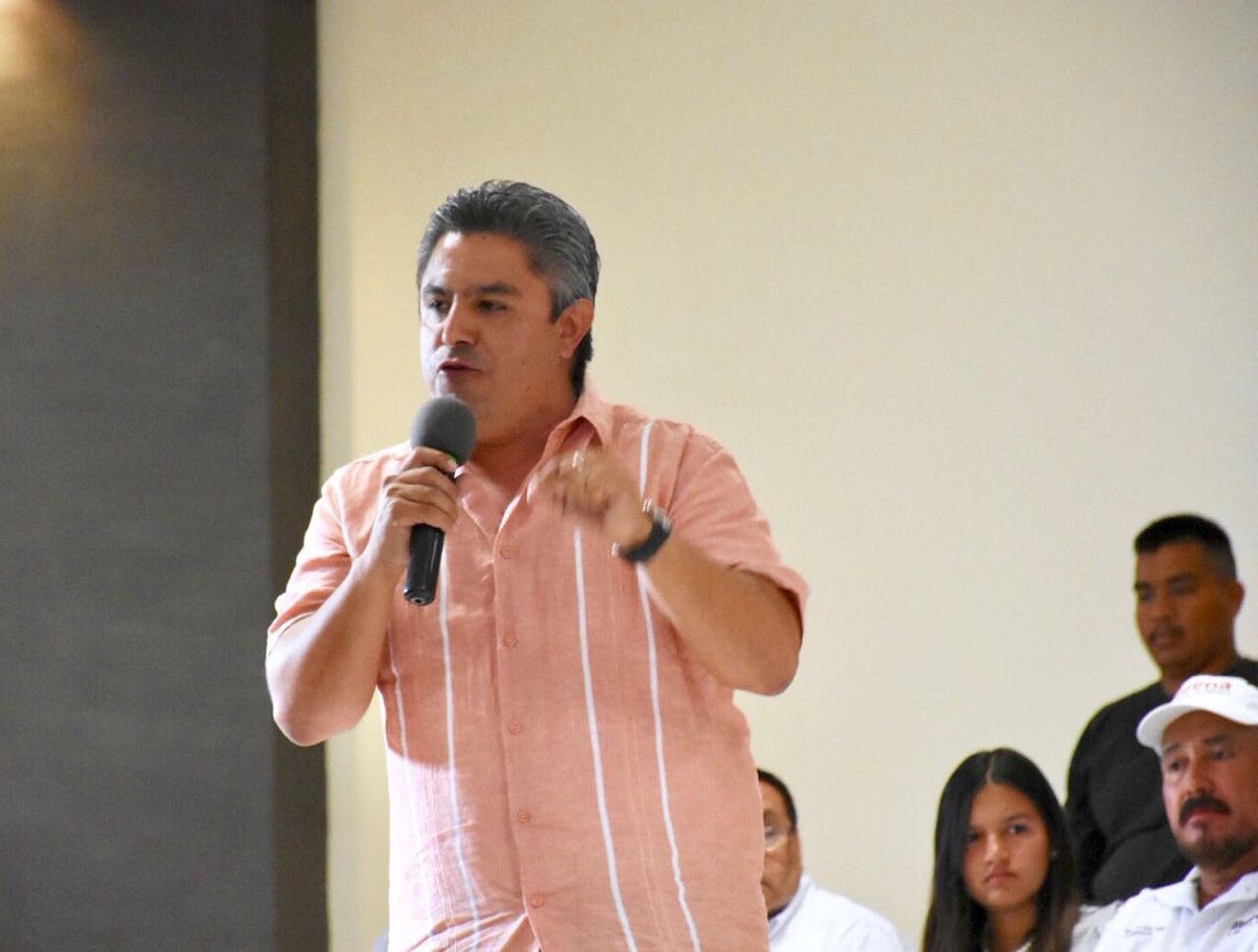 PanchoVazqz's tweet photo. Gracias al #EquipoConValor por su esfuerzo y dedicación; gracias por hacer posible este gran evento.
En #Huatabampo vamos con todo!! Estamos listos para el triunfo!! #MorenaVa @lopezobrador_ @AlfonsoDurazo @LillyTellez @ElliothLic https://t.co/9fqEcG1nXv