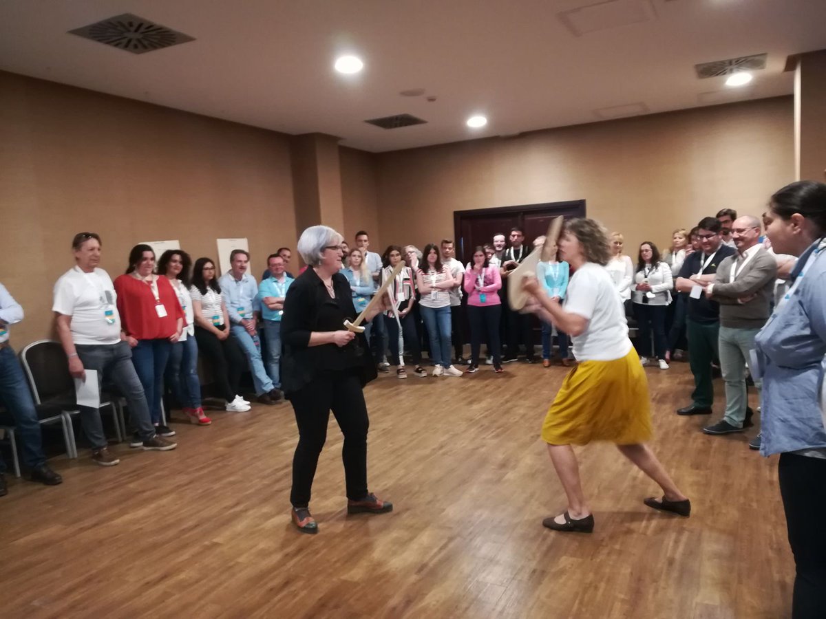 AndaluciaVuela's tweet photo. Continúa el #EncuentroACD con talleres "La celebración".
Porque todas y todos contamos #hACDiez disfrutando, unidos, aprendiendo... ¡A por 10 años más! https://t.co/gdHKVakevt