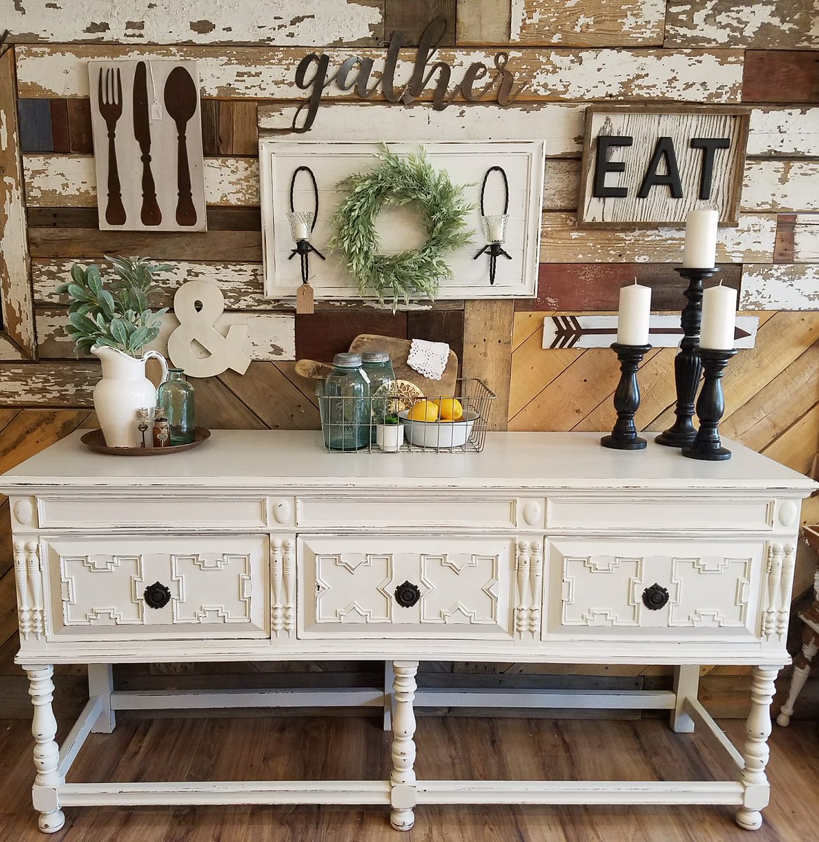 dixiebellepaint's tweet photo. Who loves the modern #farmhouse style? Read this #blog to learn more about this trendy look: https://t.co/m2RsAVg22h https://t.co/xIZwplZsw3