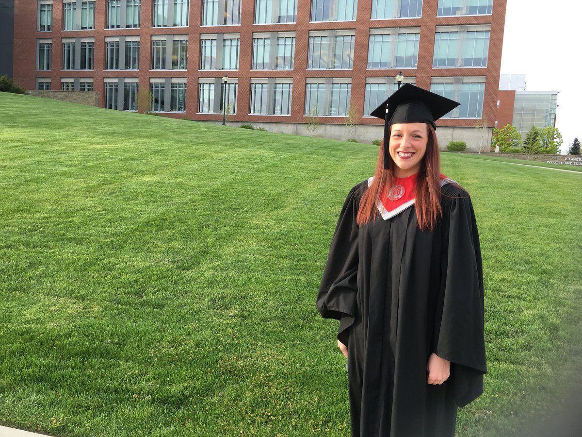 gzimbob's tweet photo. Such a gorgeous grad! You make us proud!! #couggrad https://t.co/FahwJdajG4