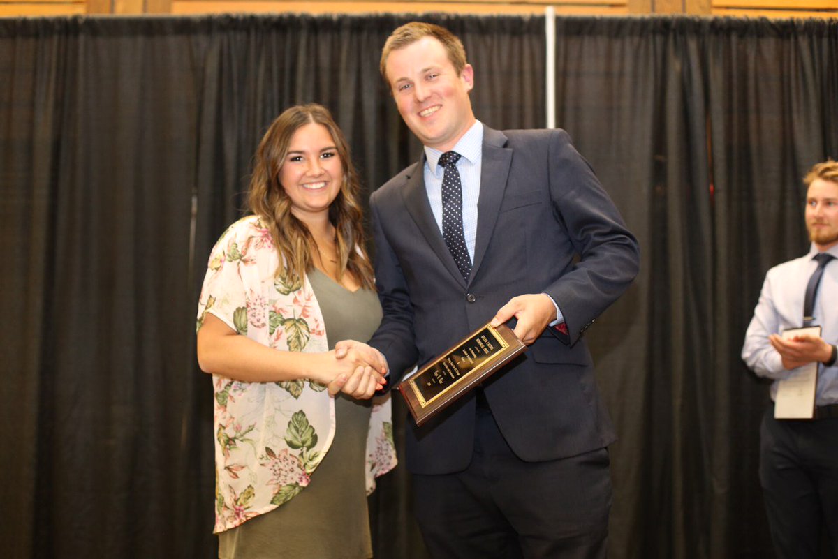 The Rylan Laudin Memorial Prize, for outstanding academic achievement as well as passion and strong heart for all things agriculture and innovation, goes to Megan Major, presented by <a href="/ColinPenner/">Colin Penner</a> #umanitoba2018 <a href="/umanitoba/">University of Manitoba</a>
