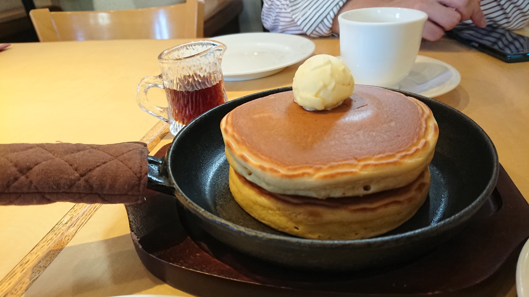 ちゃか 西永福町の不二家レストランでホットケーキ 昔ながらのホットケーキ 美味しい 鉄板でサーブされるので最後まで熱々で食べられます 75種類のドリンク飲み放題 カカオリッチココア大好き 西永福町 不二家 不二家レストラン ホットケーキ