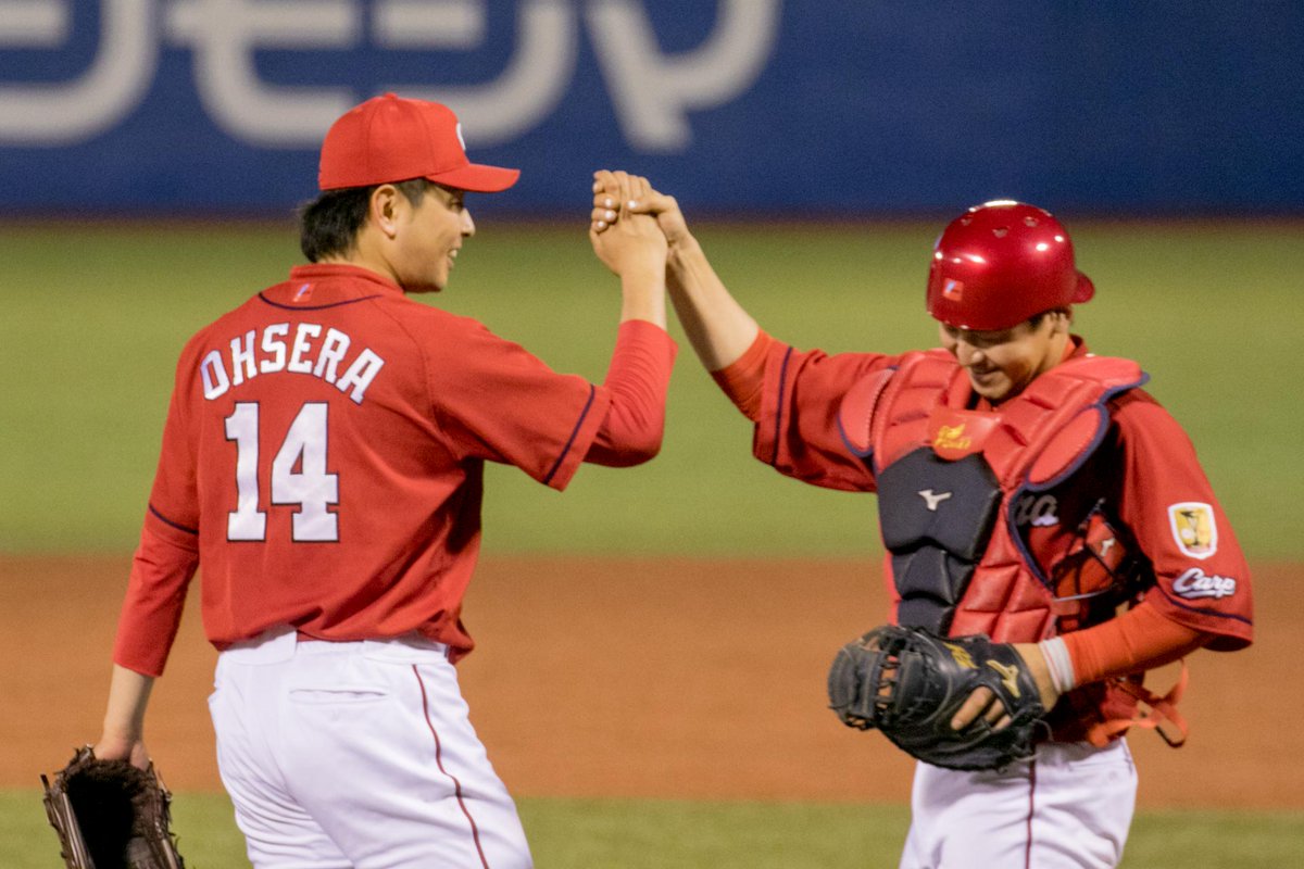 テッシ 完投勝利を決め アツとガッチリ握手を交わす大瀬良 か かっこいい 18 5 5 神宮 Carp 広島東洋カープ 大瀬良大地 オオセラサン完投祝いにtlをオオセラサンで埋めよう T Co Fqjdxvfkni Twitter