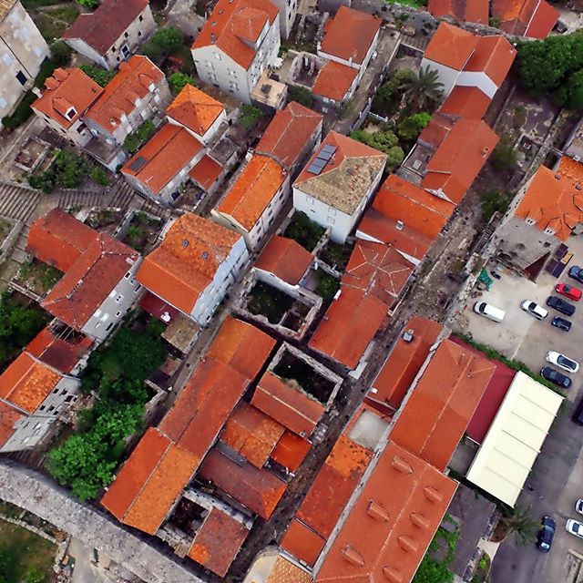 skeyepictures's tweet photo. Life behind the wall #drone #drones #dronephotography #droneoftheday #droneporn #droneshot #dronepics #ston #middleages #croatia #hrvatska #yugoslavia #wall - https://t.co/TRbAWNEv4g https://t.co/Z26nHqhzhp