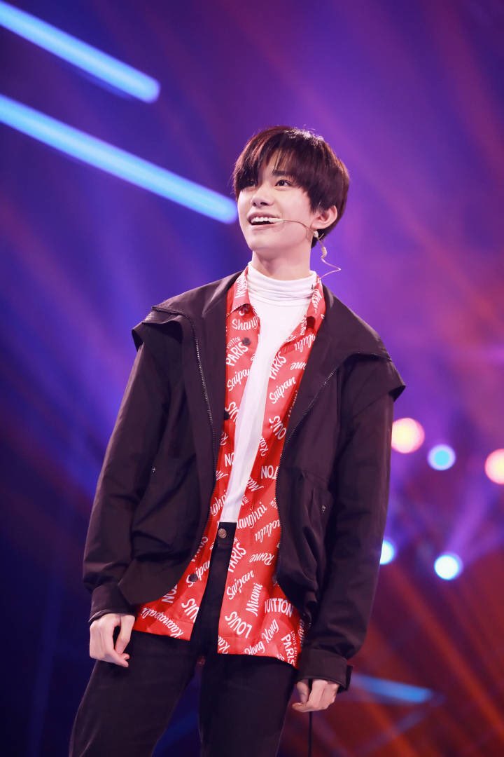 TFBOYS_TFGlobal's tweet photo. 20180505 #TFBOYS Jackson Yee Yangqianxi Studio Weibo Update

Recording for Street Dance of China last episode https://t.co/uJJlKLDnCJ