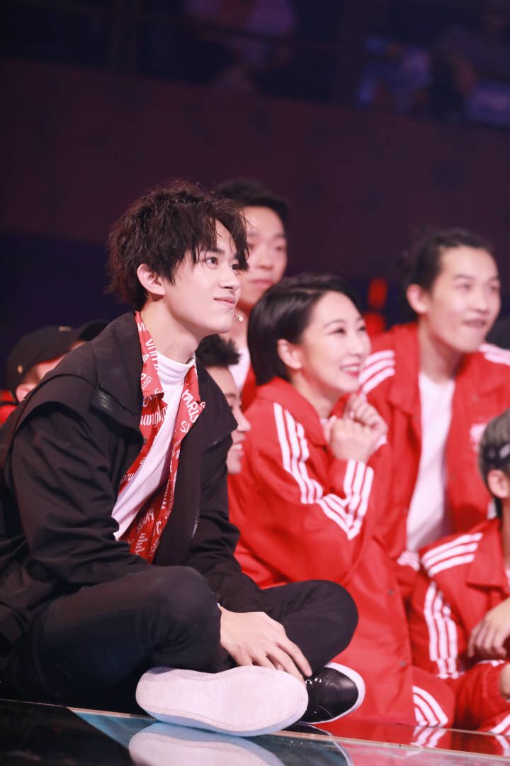 TFBOYS_TFGlobal's tweet photo. 20180505 #TFBOYS Jackson Yee Yangqianxi Studio Weibo Update

Recording for Street Dance of China last episode https://t.co/KvFbGK6M4m