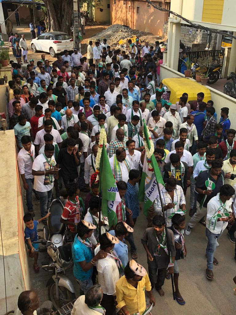 CvramanJDS's tweet photo. Door to Door Campaigning in #Ward-161 #SGPalya by #PRameshAnna ..Huge number of supporters followed #PRameshAnna in Campaigning.Everyones's small support can accomplish a big dream. .#JDSforCVR #IAMWithPRameshAnna ..
@PRameshJDS @KumaraswamyJDS @JanataDal_S @Jds_news @JanataDal_S https://t.co/tGdgnp720i