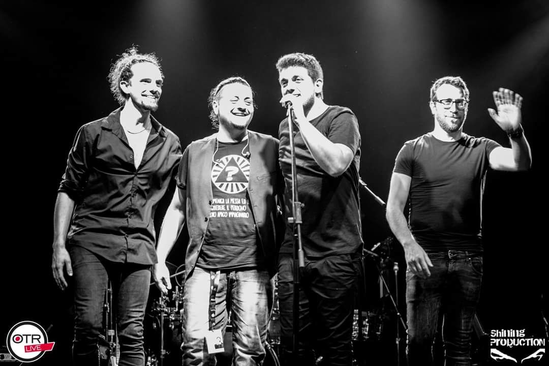 Mirkoeilcane's tweet photo. Grazie Milano. 
Non potevamo iniziare meglio. 
Ciao. 
Stasera live a @viniledisco
Ciao. #mirkoeilcane 

#Musica #LIVE #tour #secondome #pocodemoscopico #Milano https://t.co/G5cZg77uD8