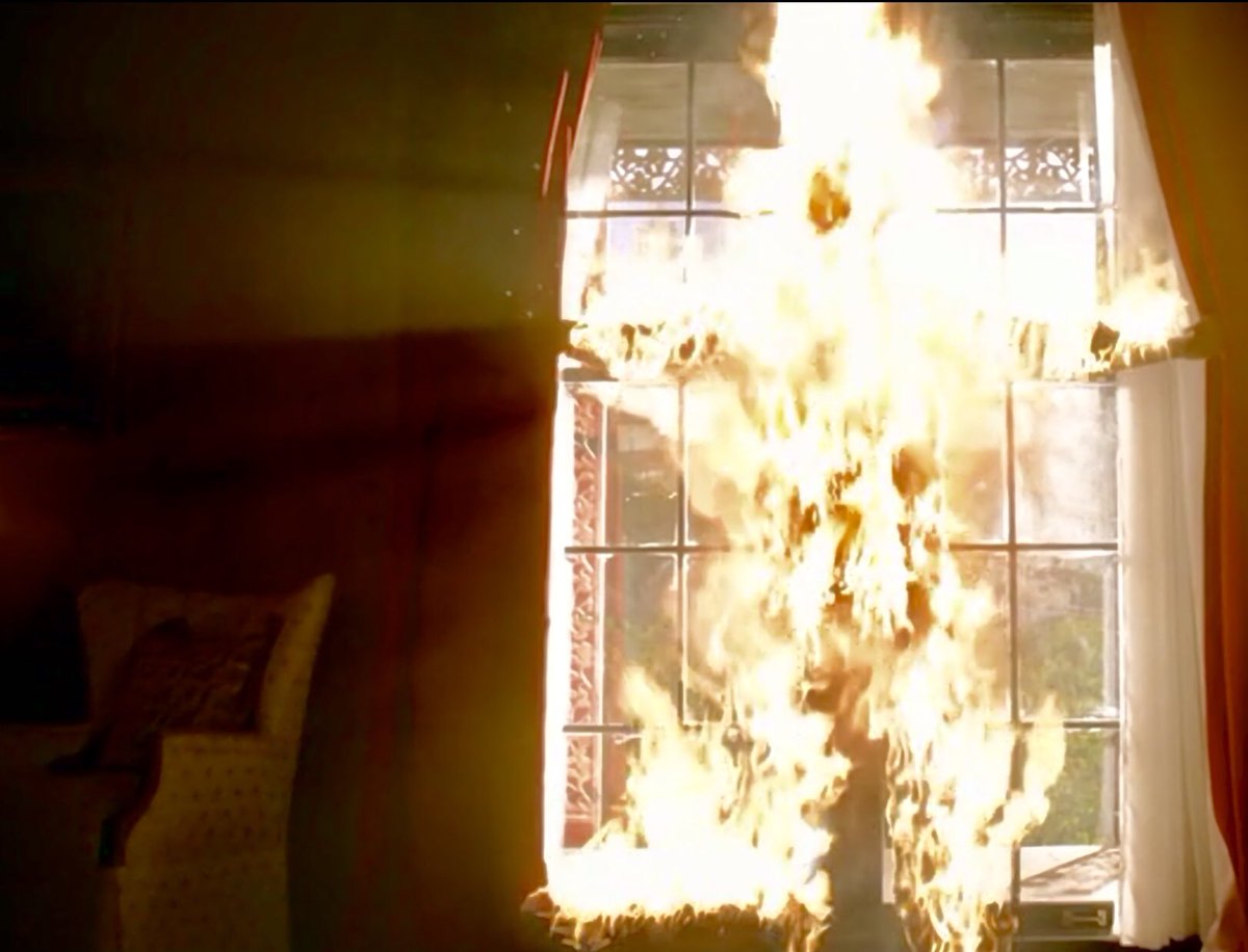 addicted2talkn's tweet photo. Now This was very Dramatic & looked Great (Apart that #Elijah was on fire)But Iโll need 2check with #MyOracle about this.If Originals dont burn in the sun why was he wearing a daylight ring ? & Now #Elijah has went in2 the daylight why did he burn & Can he not go in2daylight ๐น๐ https://t.co/vJlSnQ1xMU