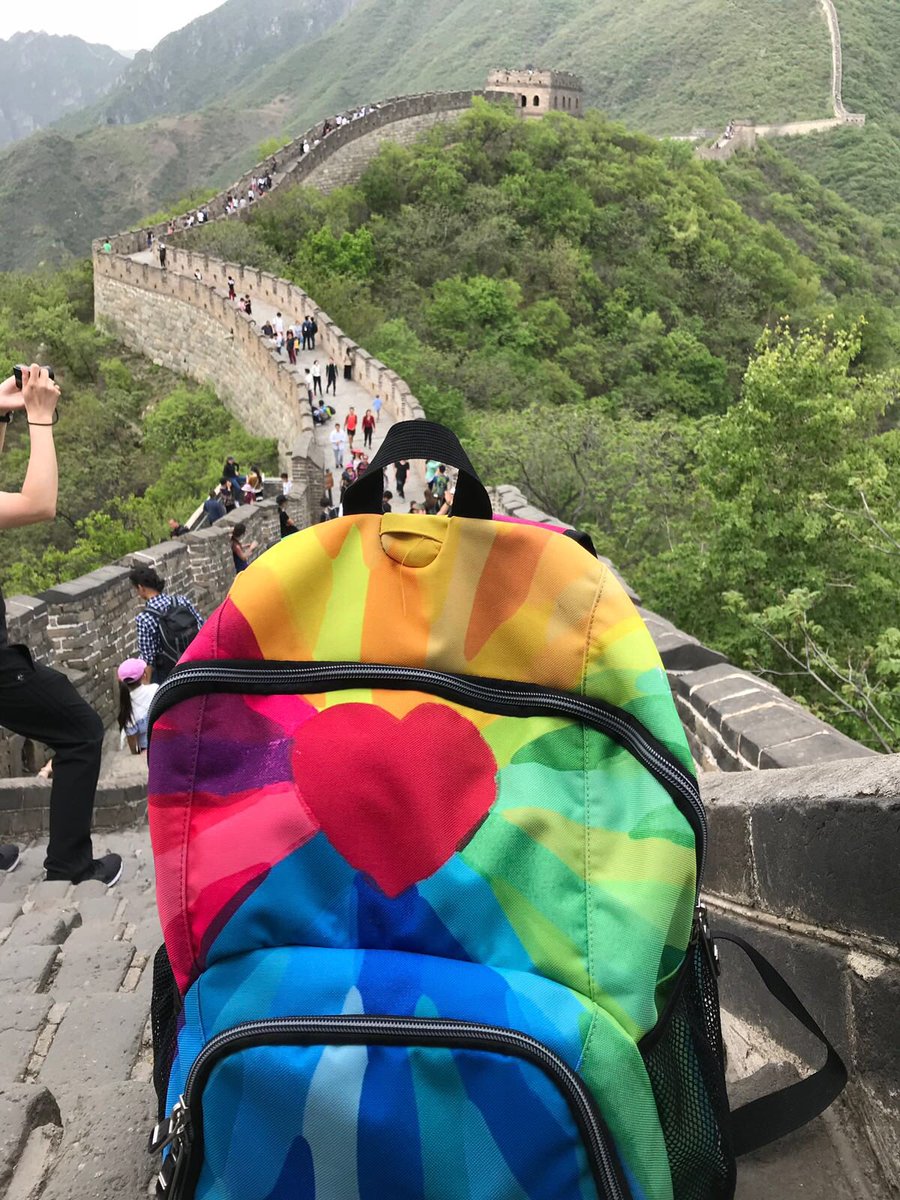 trespa3's tweet photo. La mejor compañía para viajar... 🇨🇳🎒🎨 #corazon #murallachina #china  #personalizado #originales #originalart #bagpack #morral #mochila #maletines #alegría #arte #art #abstracto #abstract #acrílico #acryllicpaint #artabstract #colores #colors #TOTTOxElMundo @tottobrand https://t.co/5tXQyeTPOg