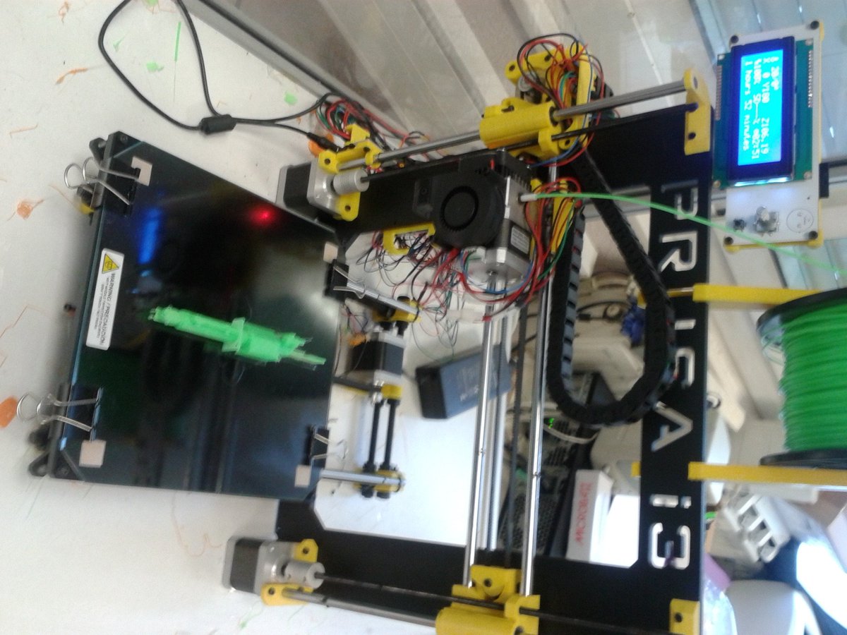 phare_jromains's tweet photo. 1er test d'impression 3D du #flotteur #profileur avec une #PrusaI3. De petites imperfections dues au redimensionnement du flotteur en 100mm et 150 mm. Du coup, les élèves travailleront tout prochainement à une modélisation simplifiée de ce flotteur sous #sketchup. A suivre 🐡 https://t.co/oa8rYhvOT3