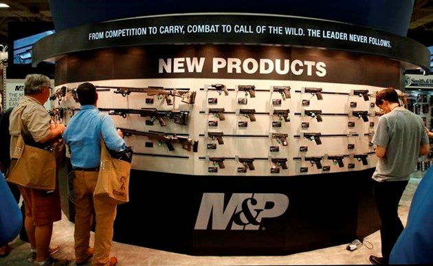 Trump says he won't let right to bear arms 'be under siege'.  ottawamatters.com/world-news/tru… https://t.co/99lpYpZ5ks