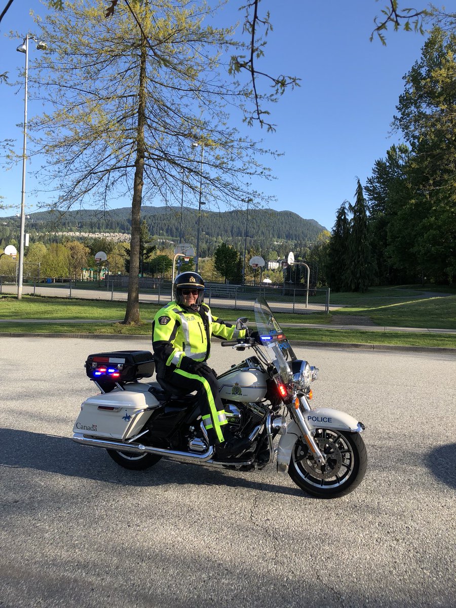 WheelToHeal's tweet photo. Our 100 km road riders are off! #Wheel2Heal #erhf #w2h https://t.co/gruTm8CAgO