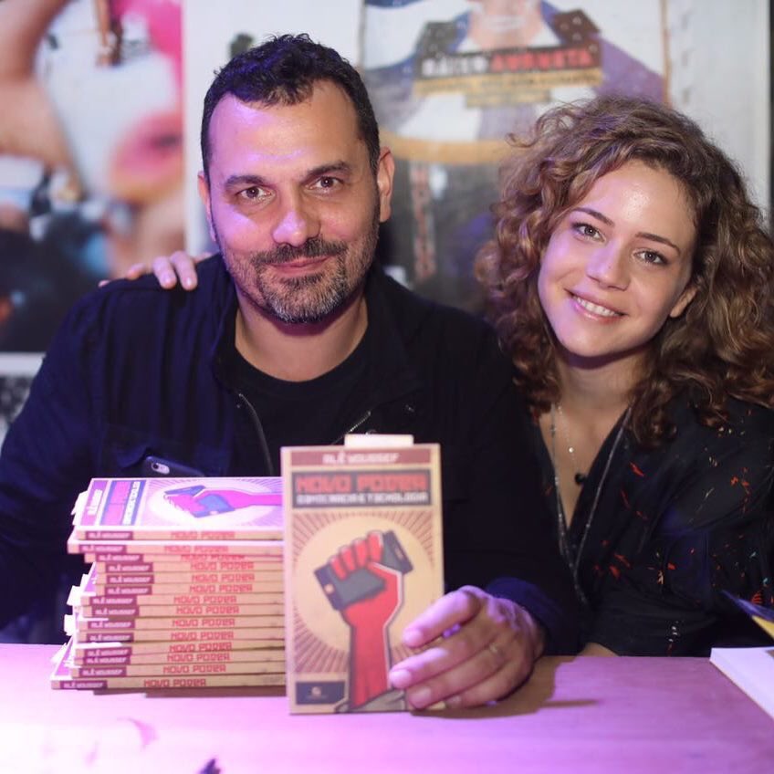 leandraleal's tweet photo. Lançamento do livro Novo Poder
#novopoder 
#democraciaetecnologia https://t.co/LgLksCOclA