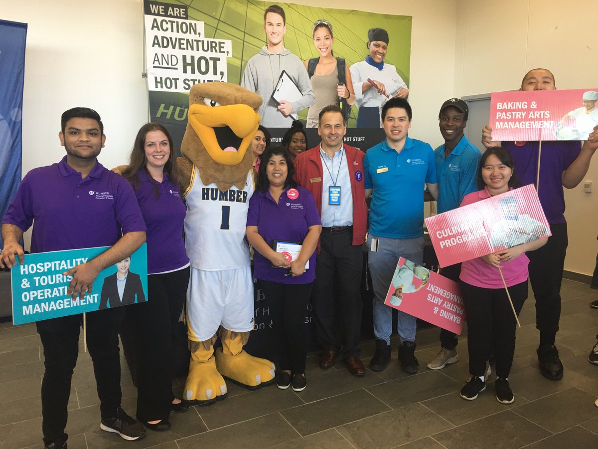 GardnerDenise's tweet photo. Look who dropped by the @HumberHRT booth @humbercollege #OpenHouse #DestinationHumber 2018 Thank you @HumberHawks @ChefRudiF https://t.co/yaUSvsk4Yk