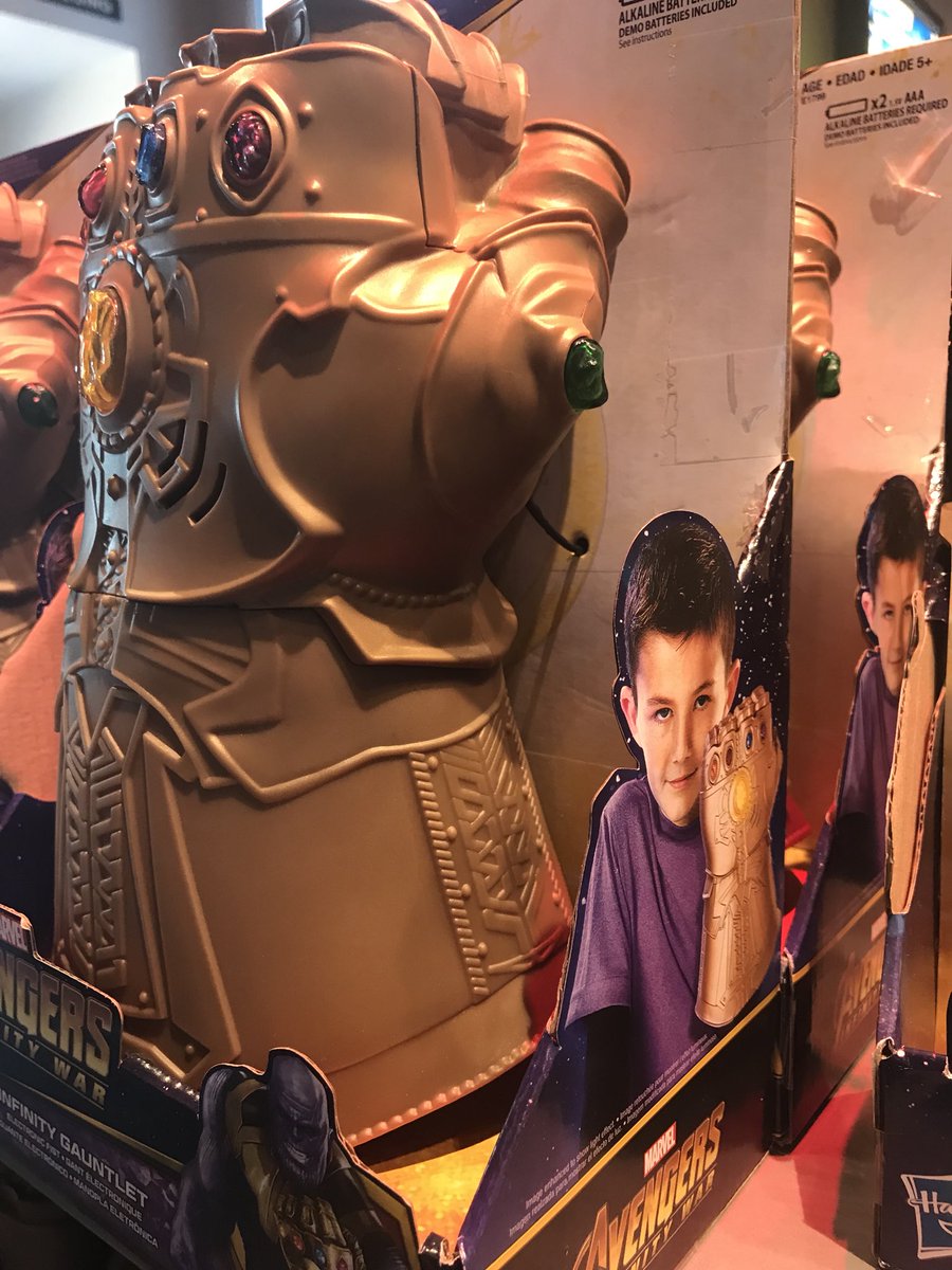 Ramblingnerds's tweet photo. Nothing like teaching your kid about genocide. #Thanos #AvengersInfinityWar https://t.co/hW7xQvDNNV