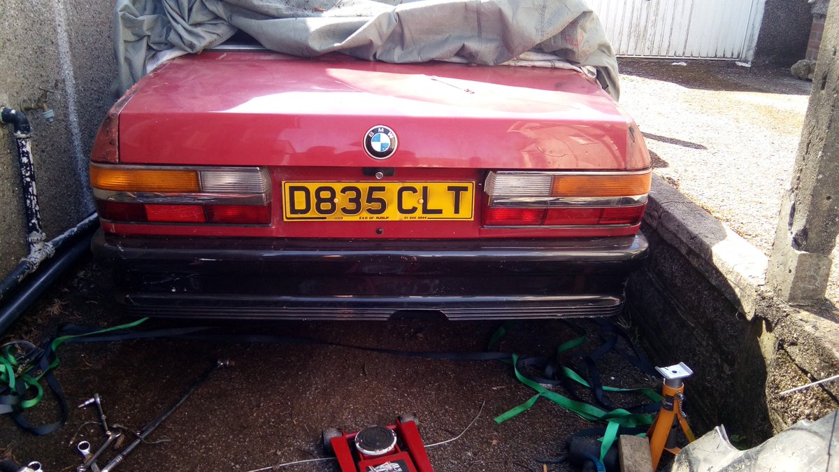 Dat_Red_Eta's tweet photo. Diff back in and swapped the boot lids round to do some extra special work to the duck tail @BMW @H2MotorsGmbH @ALPINAGB #BankHolidayWeekend #getshtdone #tuning #sunny https://t.co/gPpGM47jZI