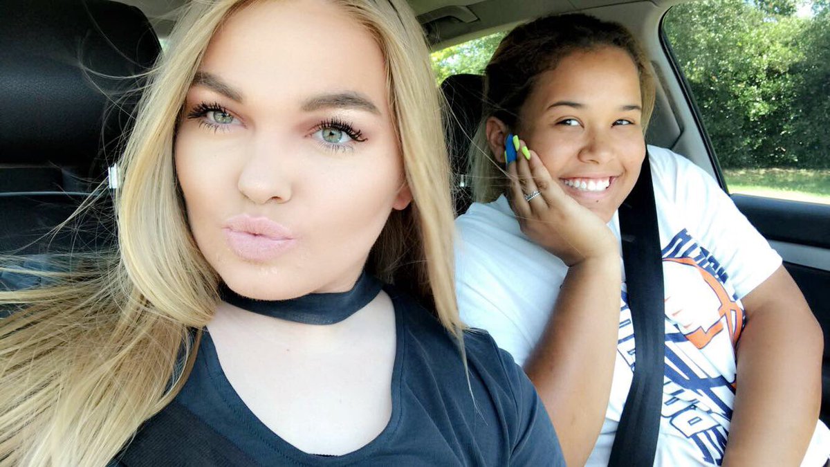 _haileywhite_'s tweet photo. happy legal day🎈🎈 thank you for all the great memories this summer can’t wait to make more tonight🎈🎈 SEE YOU TONIGHTTTT LOVE YOU @makalyarenee ((I included our first pic ever hopefully you know which one it is)) https://t.co/TXZQE3bkGH