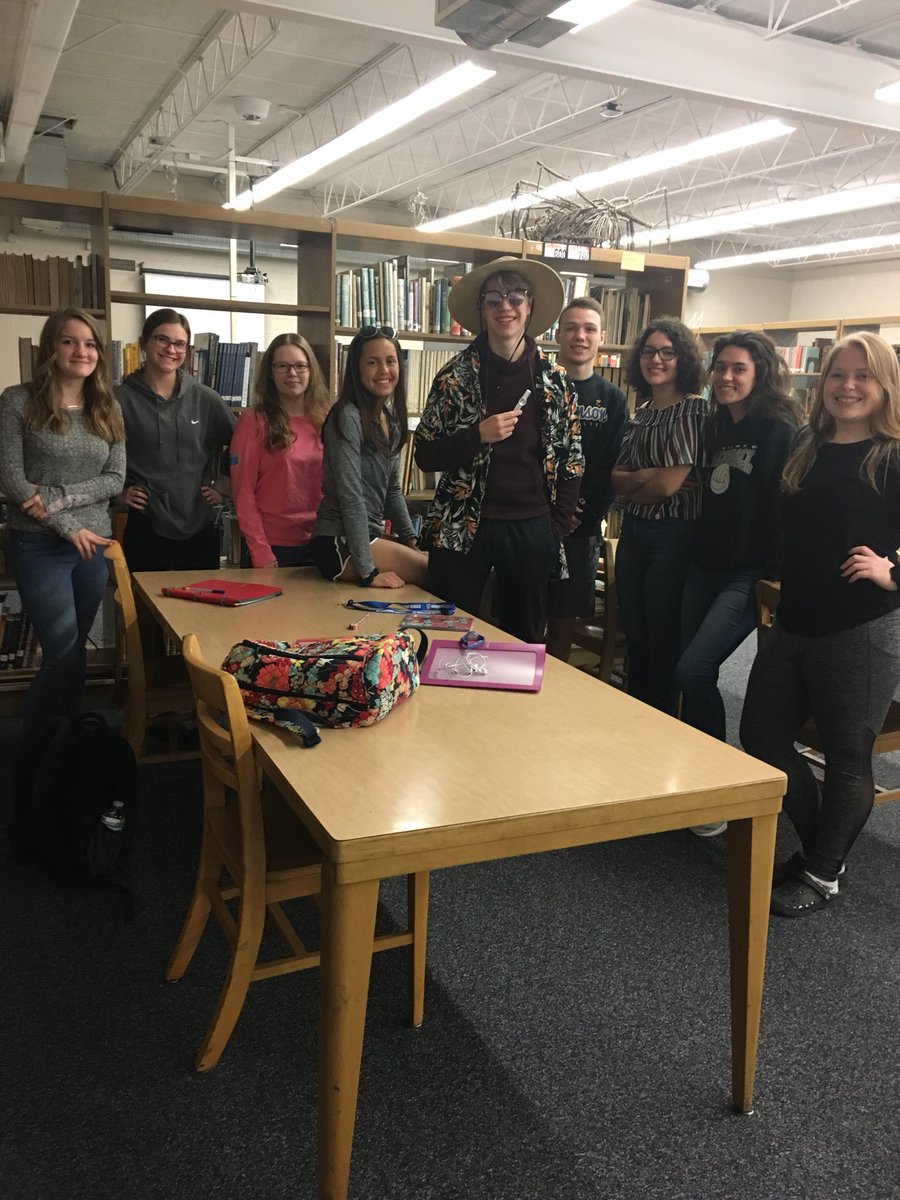 Rebelmentors's tweet photo. New Rebel Grow Mentors creating the “perfect mentor” #rebelgrowtraining #southHSpointsofpride @SOUTH_Principal @WESchools @Thompson_WESsup @WES_CurricDir https://t.co/CtMJ8tj3IR