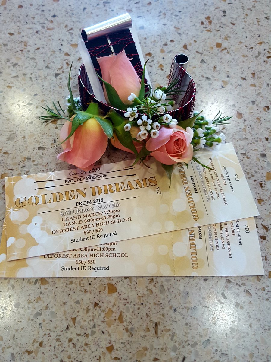 DefoProjGrad19's tweet photo. DHS Prom 2k18 😎💃🕺📸🎩👠
Have fun &amp; make good decisions Class of 2019! #Prom2k18 #prom2018 #dhsprom #deforestprom #dhsprojectgraduation19 #goldendreams #classof2019 https://t.co/yg7p69OO9p