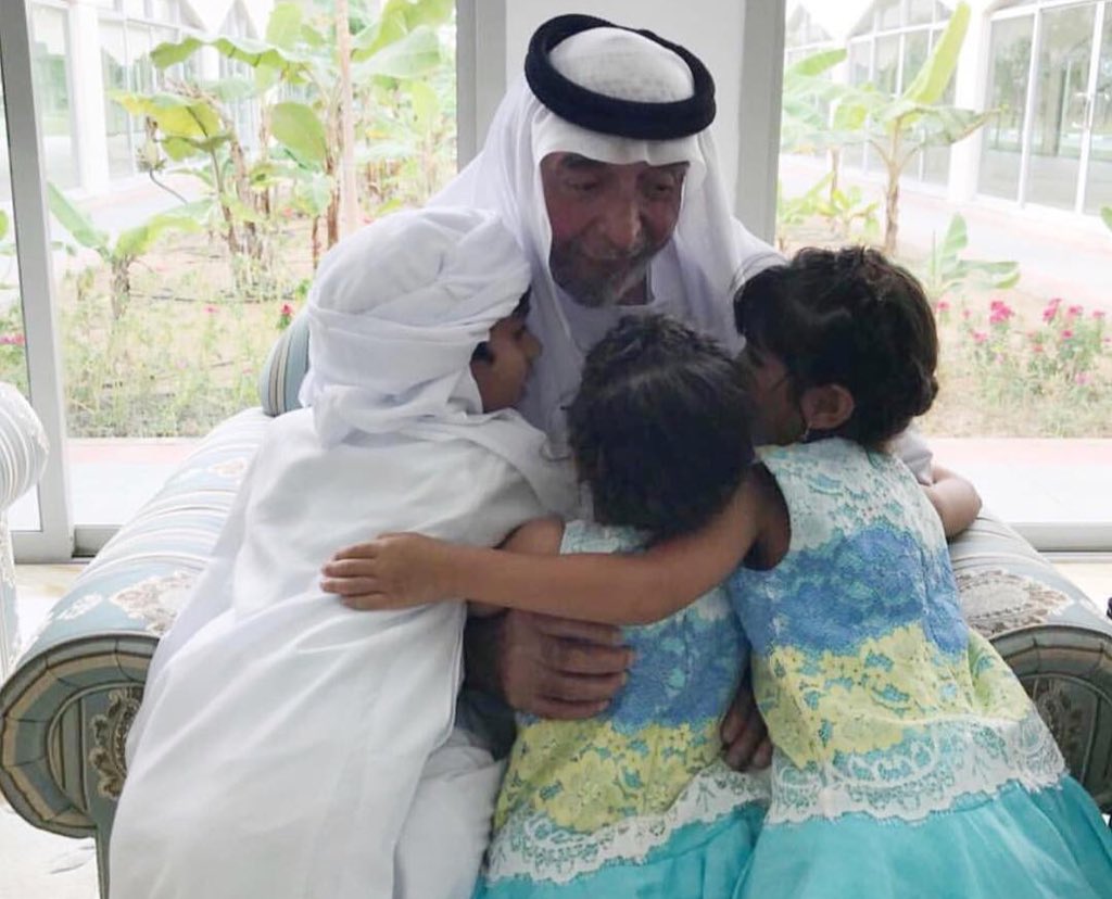 Forsan_UAE's tweet photo. بالأمس سعدنا برؤيته .. 
واليوم يسعدنا بعطائه اللامحدود..
الله يحفظك يا والدنا وقائدنا وعزنا وفخرنا
ويلبسك ثوب الصحة والعافية .. يا رب 🙌🏻
.
.
.
#عيدية_بوسلطان_غير https://t.co/y3RfV5iYRr