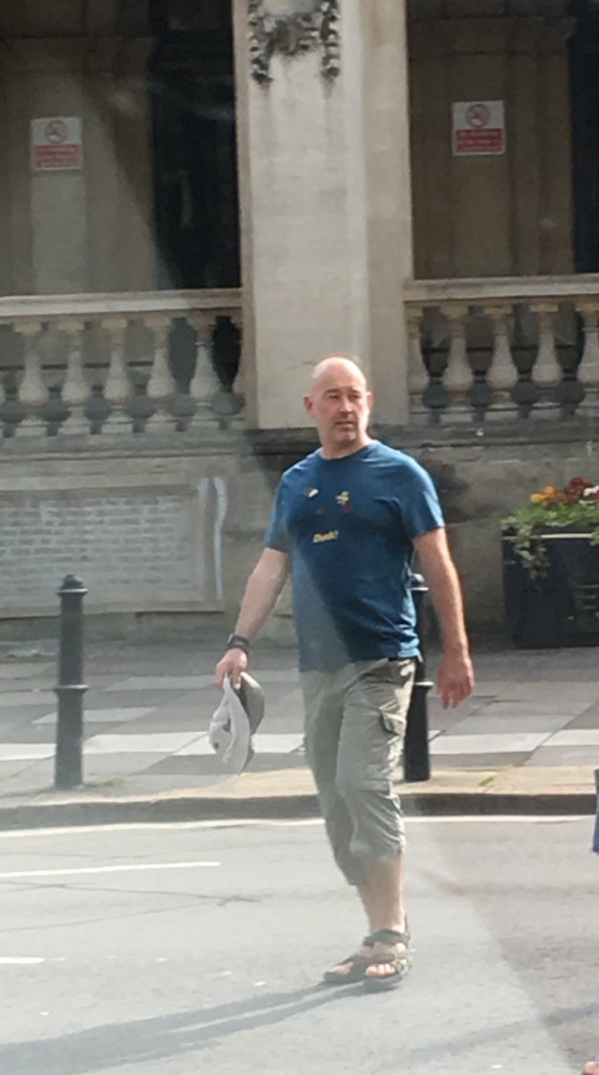 Spotted in #Cheltenham our very own super skittler  <a href="/MeTravell/">LarryTravell</a>