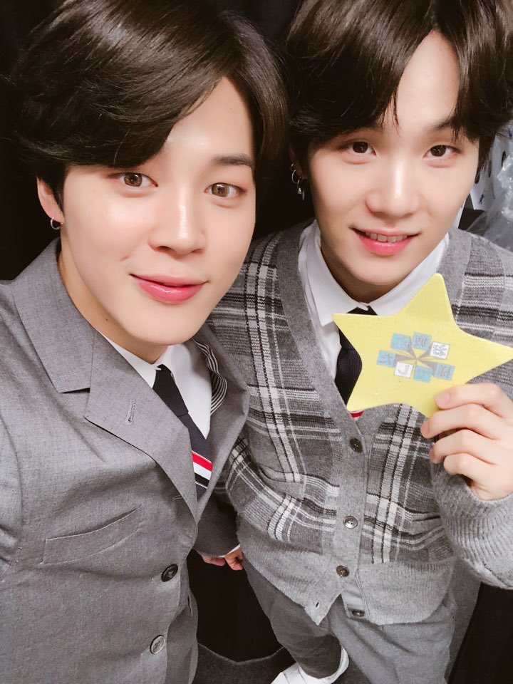 To contribute for  #yoonminweek18, I give you a thread of ALL of yoonmin selfies that I could find and I have possibly been on the internet