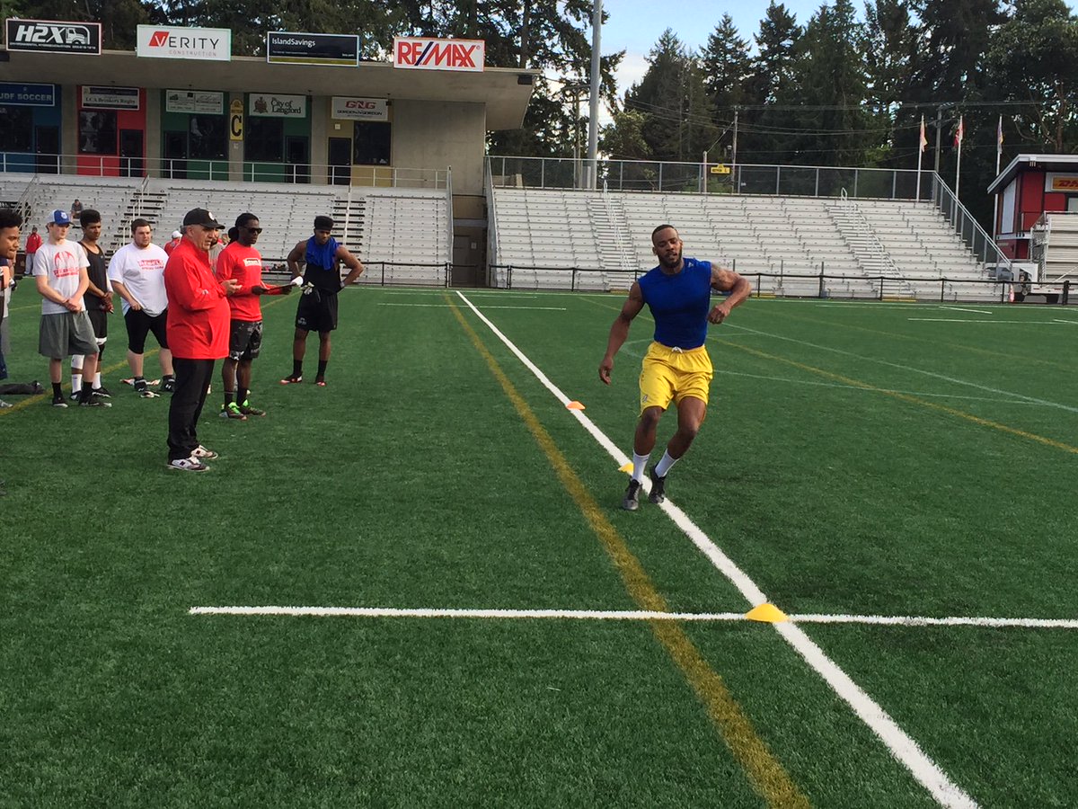WestshoreRebels's tweet photo. Fun times at Rebels Spring Camp last night. Come out and support your local Rebels and watch all the field action today 9:30am-11:30am and 1:00-3:00pm #RebelUp #FootballCamp @BCFC_Media @CJFLnews https://t.co/xV6FSzI0dD