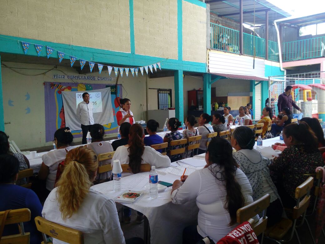 BrendaMezaS's tweet photo. Amatenango de la Frontera Capacitación distrito XIII orgullosa de las candidatas, presidentas @ChiapasOnmpri, militantes y simpatizantes, siempre demuestran su lealtad con nuestro #PRI con el ♥️ para @ralbores y @JoseAMeadeK llevando tu mensaje #NiMeAsustoNiMeRajo https://t.co/RApSdbuTqU