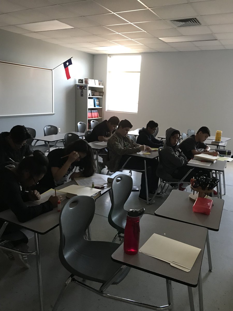Ale_ClintISD's tweet photo. ELA SSI Super Saturday is a Success! Special Thanks to @smarti1921 for Helping Our Falcons Out! #FalconSuccess @cespar04 @vanessaelareist https://t.co/Z2Vp3KIVYR
