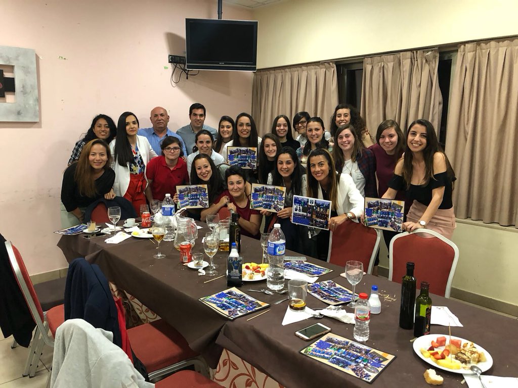 MarMenorFminas's tweet photo. Anoche disfrutamos de una maravillosa cena en familia,despidiendo esta temporada como se merece. Dar la enhorabuena a todos y cada uno de los componentes de este equipo( también a los que faltan en la foto ) , que han hecho posible que este año estuviéramos en lo más alto. https://t.co/2z0arlZTSp