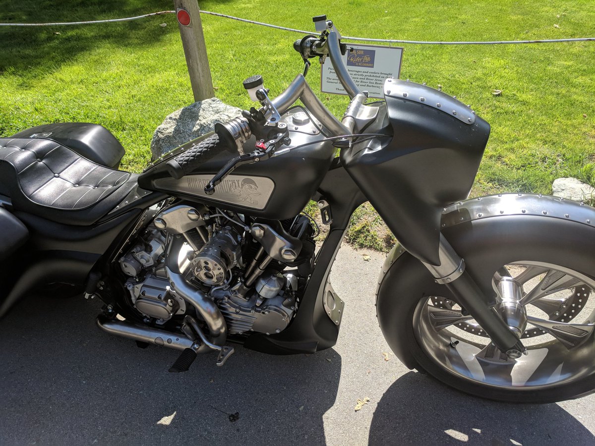 TheArmedLiberal's tweet photo. Hey @iowahawkblog ... Check out this knucklehead-based custom.The builder rode it 400 miles of back roads to Monterey CA. #noTrailers https://t.co/0XOBMtY72v