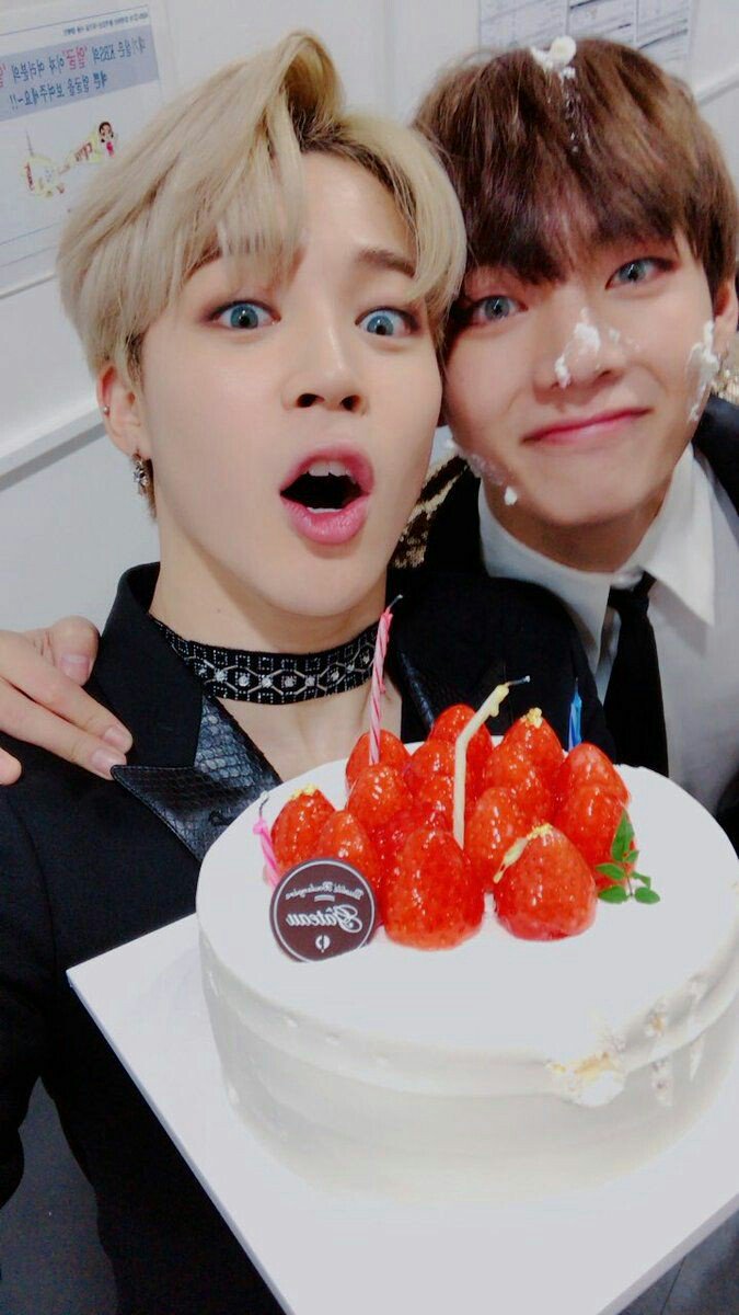 Beautifulg10's tweet photo. Happy birthday Baekhyun as an army i really respect exo and exols. Also i don't know why but Baekhyun was the first member who's name i remembered after watching drama exo next door 😆😆😆#BTS_twt #friends #btsexo
#HappyBaekhyunDay https://t.co/jZ7ZuTa9kG