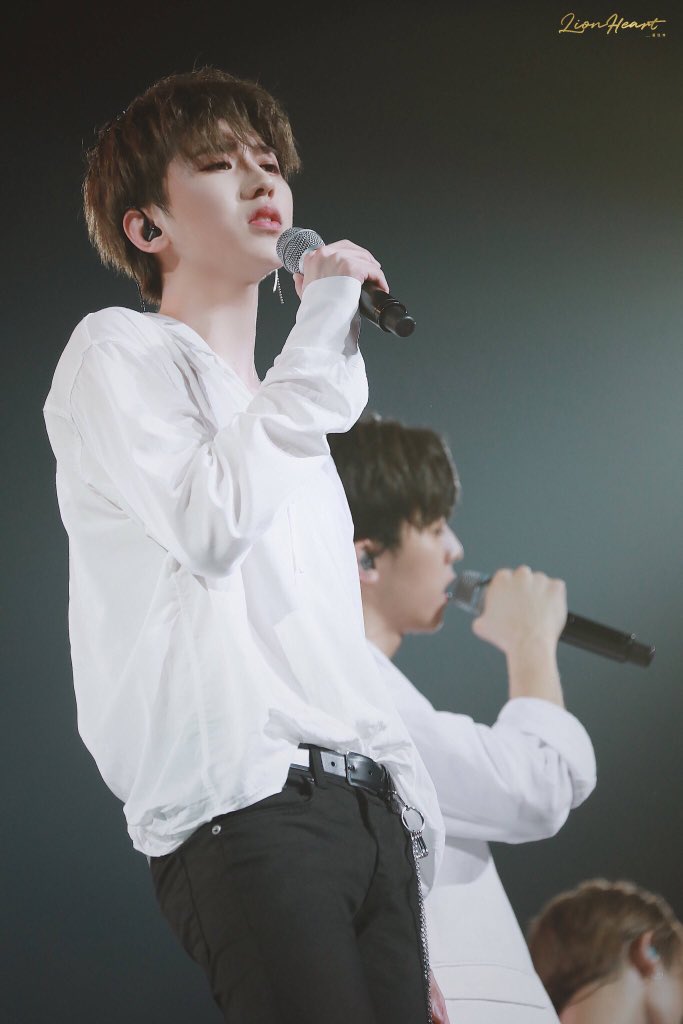 XUKUN_TH's tweet photo. 180505 ไม่ว่าคุนคุนจะอยู่ที้ไหน ขอให้ยังรู้ว่ามีพวกเราikunเสมอนะ💞

Cr. LionHeart__蔡徐坤
#CaiXukun #蔡徐坤 #ช่ายสวี่คุน #NinePercent #THXwithLOVE #NINEPERCENT_DEBUT https://t.co/h2oPp1BsTz