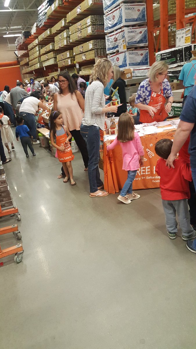 elliotthath's tweet photo. Bill and Liz doing a OUTSTANDING job maintaining the flow of kids today may need to expand our space over 250 @b_mungul @HomeDepot2565 @MsYatesThd2565 @Cmisotti15 https://t.co/fzgImD5Wta