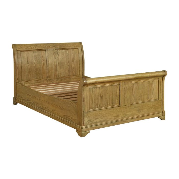 WearHouseTruro's tweet photo. For a limited period our beds, mattresses and headboards are up to 50%  off. This includes the Lyon oak sleigh bedstead reduced to £536, and the  Princess 4000 Gel range of mattresses, where a double mattress is only  £411 (was £822). https://t.co/tE7lRC4ATl