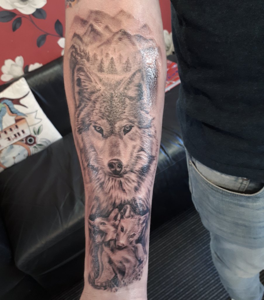 Share more than 73 wolf protecting cubs tattoo latest  incdgdbentre