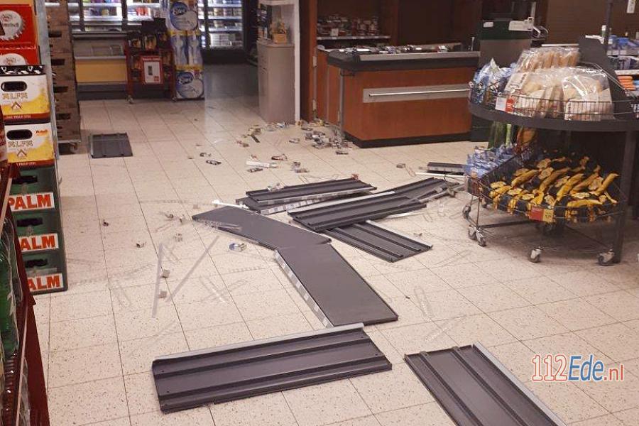 🚨 Snelkraak #Ede met gestolen kentekenplaten uit Voorthuizen 112.press/QRsPJr 112Ede https://t.co/8tEwCh655l