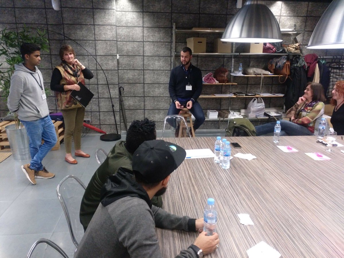 AstridDomenech's tweet photo. Avui he acompanyat el Moustapha i l'Imad, usuaris d'@isolidaries, a les jornades #ESADEeemm d'@ESADEexed. Veure com un grup de directius s'interessa per la realitat social de gent amb vides complexes ha estat molt reconfortant! https://t.co/m8iyUqXAk8