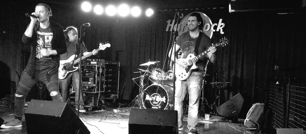 KateEppers's tweet photo. #onetimemountain @OneTimeMountain at #hardrockcafe ! #lovethatdirtywater #lastnght #onetimemountain #rock #rockshow #rockband #music #americanband #rockmusic #originalmusic #live #boston #bostonma #bostonmusic #livemusic #liveshow #supportmusic #friday #fanueilhall #weekendvibes https://t.co/KrL0C2vemd
