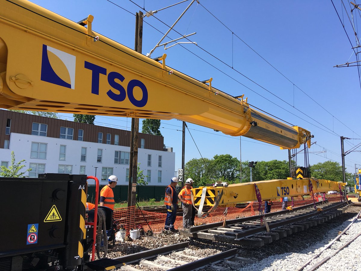 AntoinePpt's tweet photo. Renouvellement d’appareils de voie en gare de Gagny. 2ème week-end sous le soleil avec TSO @groupe_NGE et @itif_travaux @Dami1_N https://t.co/wBfuNIMDti